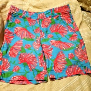 Lilly Pulitzer Resort Fit floral shorts. Size 4